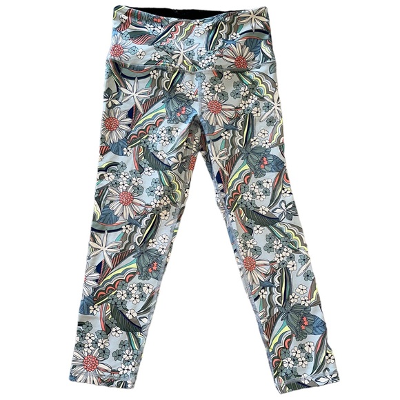 Victoria’s Secret Sport Knockout Capri Legging - Picture 1 of 7